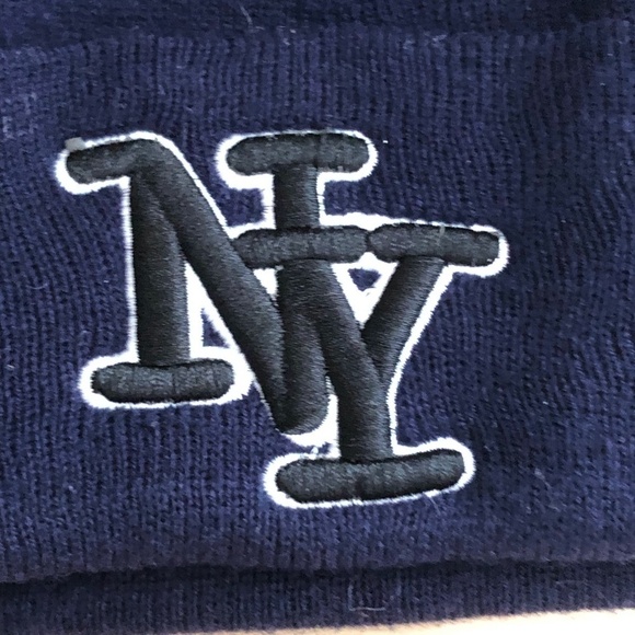 NEW YORK Embroidered Beanie - Picture 2 of 3